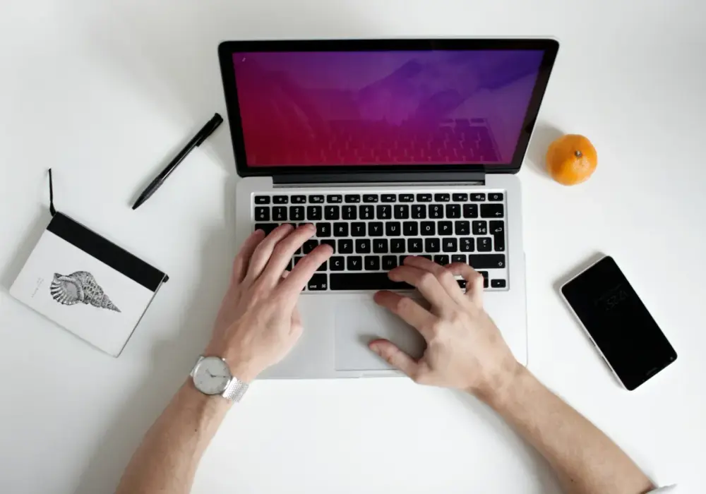 Najlepsze laptopy do pracy zdalnej 2026: Ranking i testy baterii