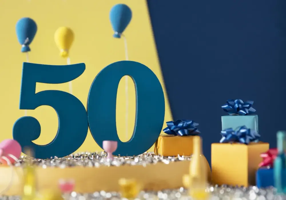 Prezent dla 50-latki: Trafione pomysły na niezapomniany jubileusz