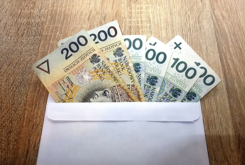 Ile dać na 50 urodziny? Odpowiednia kwota w zależności od relacji