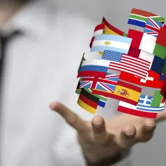 Weryfikacja rzetelności zagranicznego partnera handlowego przed wpłatą jest kluczowa. Wizerunek symbolizuje globalne kontakty biznesowe i potrzebę ostrożności.