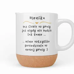 Biały kubek z napisem "Monika, bez Ciebie w pracy już nigdy nie będzie tak samo... mimo wszystko powodzenia w nowej pracy :)" - idealny kubek dla przyjaciółki.