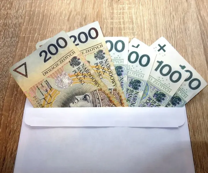 Ile dać na 50 urodziny? Odpowiednia kwota w zależności od relacji