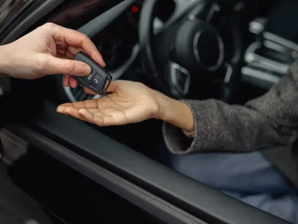 Jak wynegocjować rabat na auto gotówką? Sprawdzone triki!