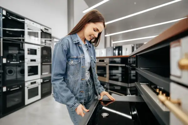 Outlet czy powystawowy? Kluczowe różnice i Twoje prawa.