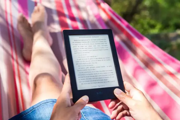 Najlepsze czytniki e-booków 2026: Ranking z podświetleniem i abonamentami