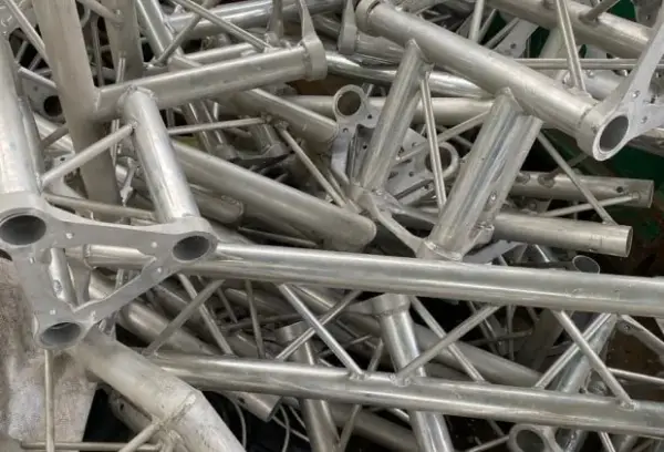 Ile kosztuje aluminium w skupie? Ceny, które mogą Cię zaskoczyć