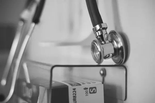 Jak wybrać idealny prezent dla lekarza po operacji, aby wyrazić wdzięczność